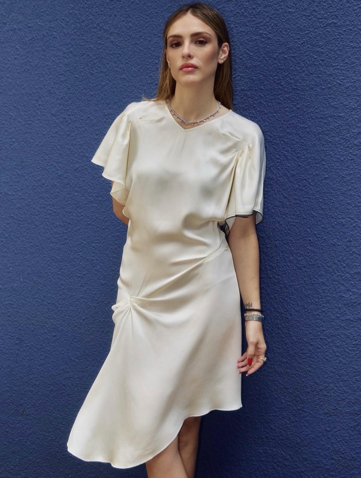 Isabelle Drummond usando Victoria Beckham com styling de Thiago Biagi