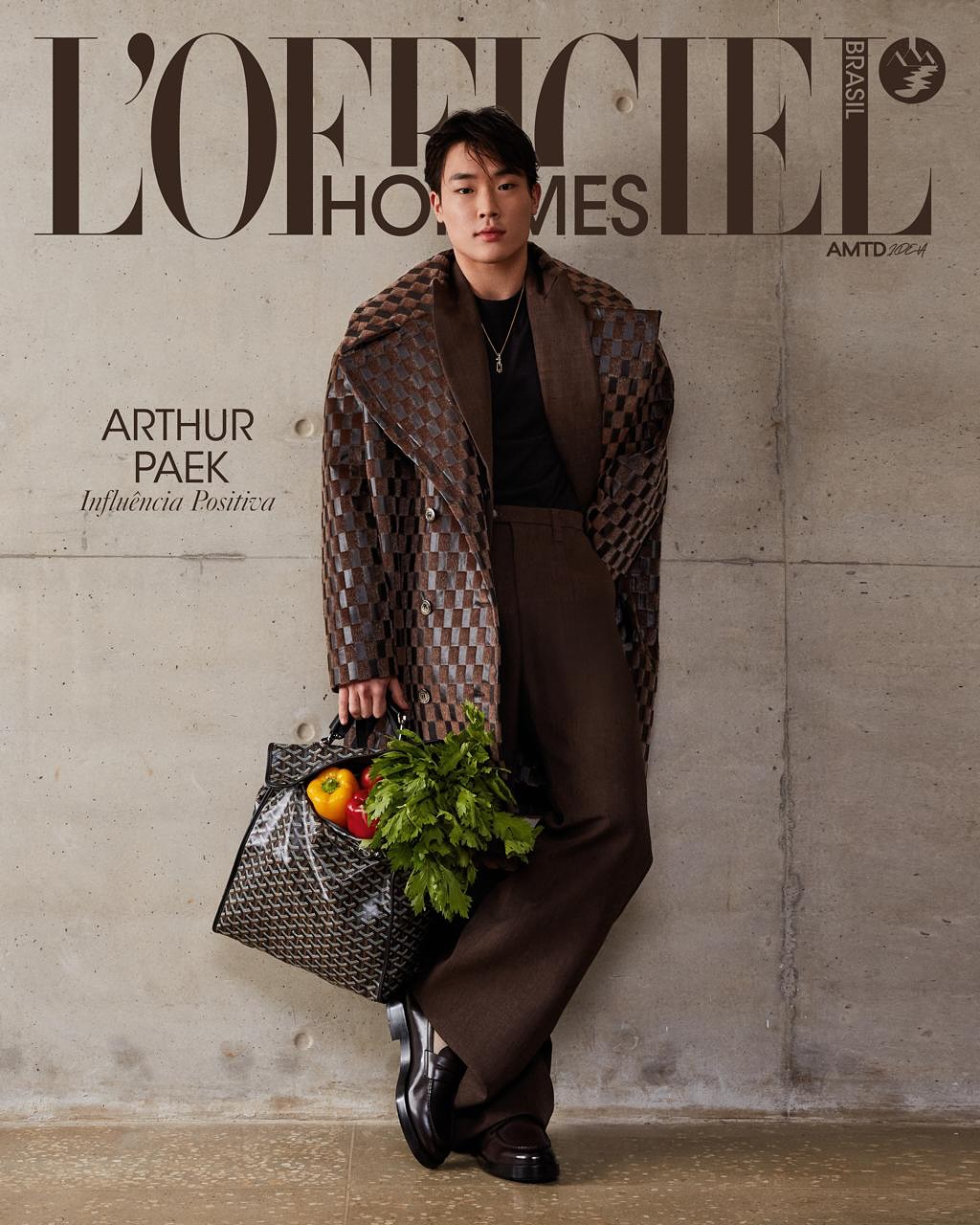 Capa da L’Officiel Hommes Brasil com Arthur Paek